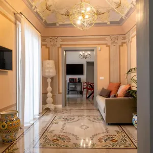 palazzo-guajana.sicilyhotelsitaly.net/